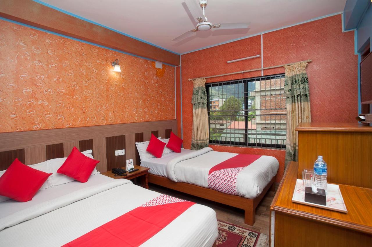 Hotel Middle Point Pvt Ltd Pokhara Extérieur photo