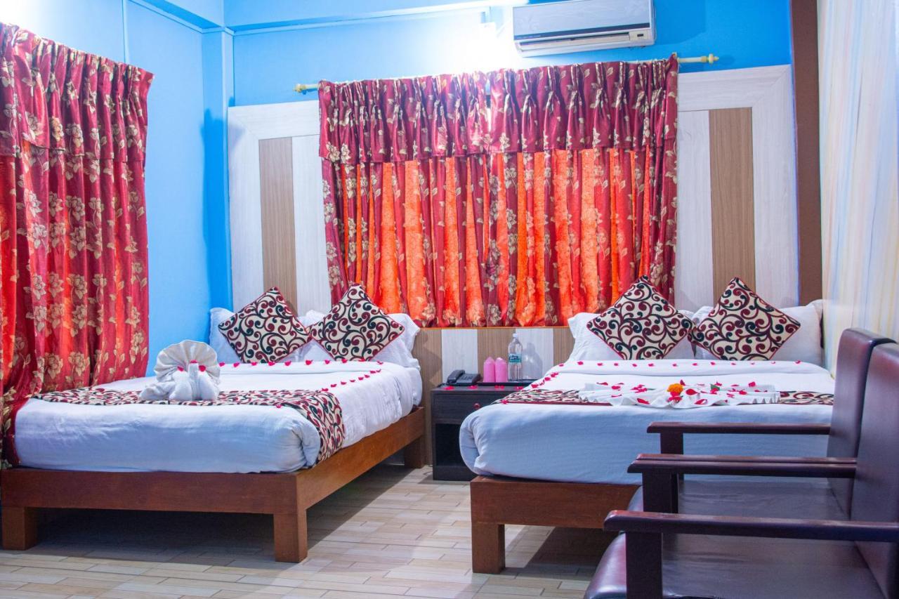 Hotel Middle Point Pvt Ltd Pokhara Extérieur photo
