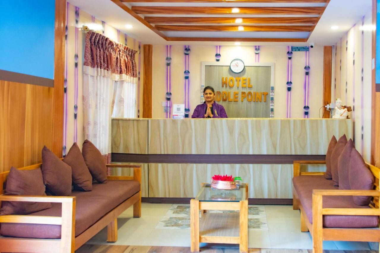 Hotel Middle Point Pvt Ltd Pokhara Extérieur photo